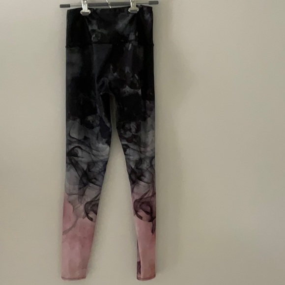 Super cool workout leggings! Fit medium-large. - Picture 2 of 3
